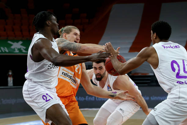 与经验丰富 与经验丰富