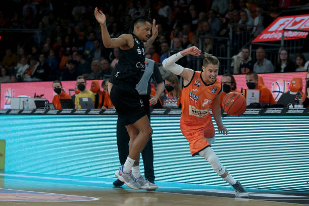 她不仅代表 她不仅代表